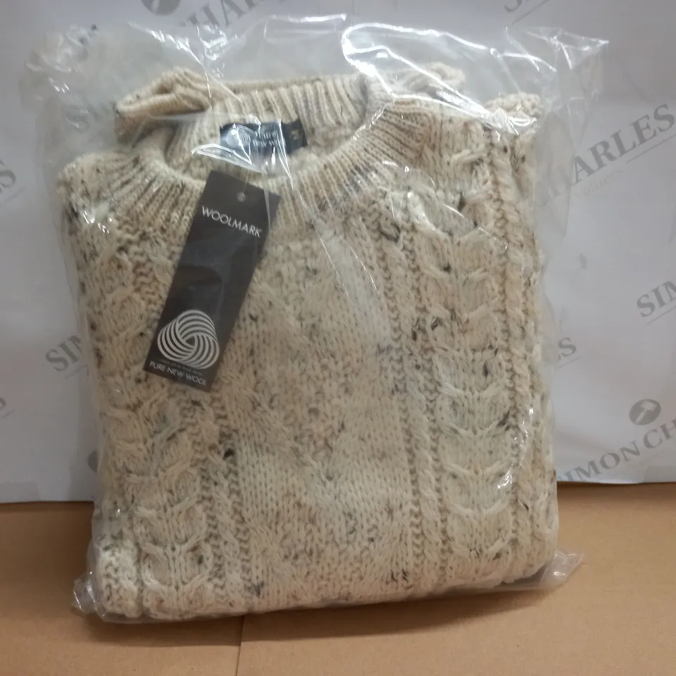 LOT OF APPROXIMATELY 10 AS NEW PURE NEW WOOL KNITTED CREW JUMPERS IN ECRU - ALL M