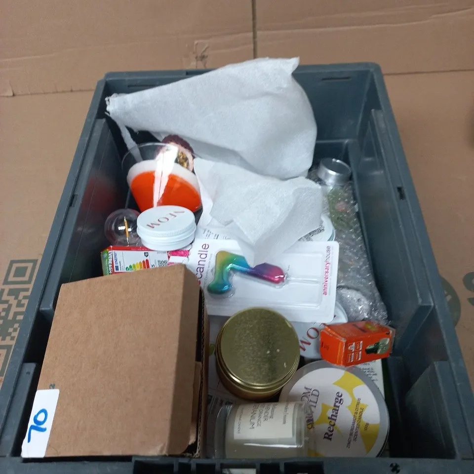 TOTE OF APPROXIMATELY 15 ASSORTED ITEMS TO INCLUDE: TAP FITTING 