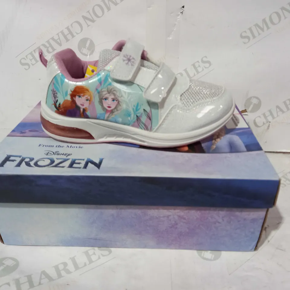 BOXED PAIR OF DESIGNER CHILDREN'S SHOES FROM THE DISNEY MOVIE FROZEN IN WHITE/PINK EU SIZE 30