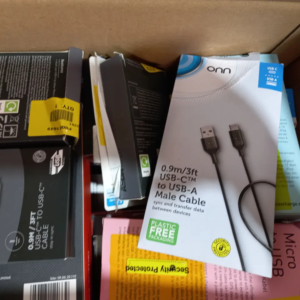 BOX OF APPROXIMATELY 20 ASSORTED HOUSEHOLD ITEMS TO INCLUDE ASDA TECH SYNC AND CHARGE CABLE, ONN MICRO USB MAINS CHARGER, STK CONNECT MICRO USB CHARGING CABLE, ETC