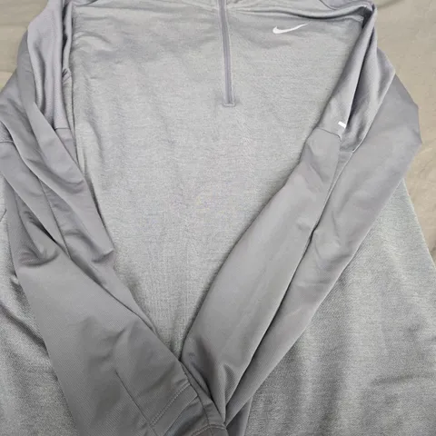 NIKE HALF ZIP SIZE XL 