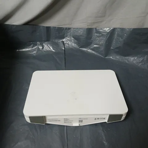 APPROXIMATELY 10 ASSORTED ELECTRICAL ITEMS INCLUDING SKY ROUTER AND SKY REMOTE 