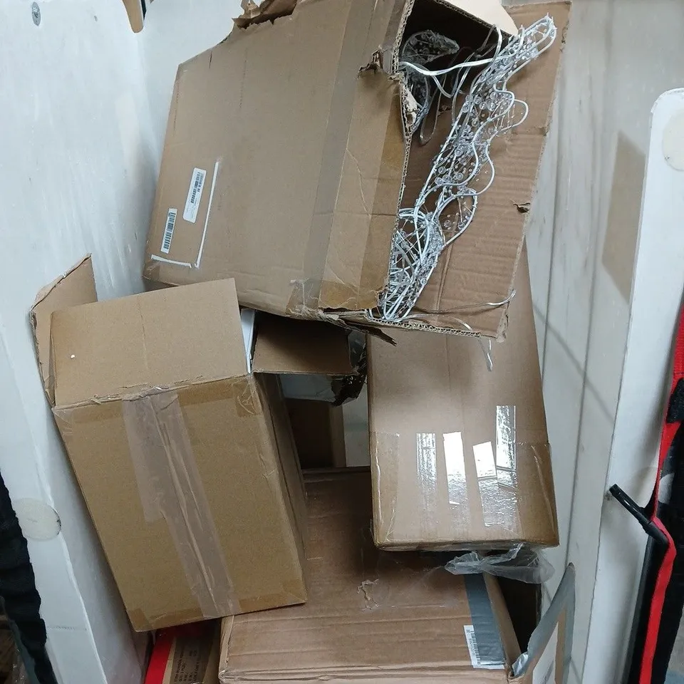 CAGE OF APPROXIMATELY 8 ASSORTED ITEMS TO INCLUDE STORAGE DRAWER UNIT, REINDEER DECORATION, BEADED SPHERE ETC