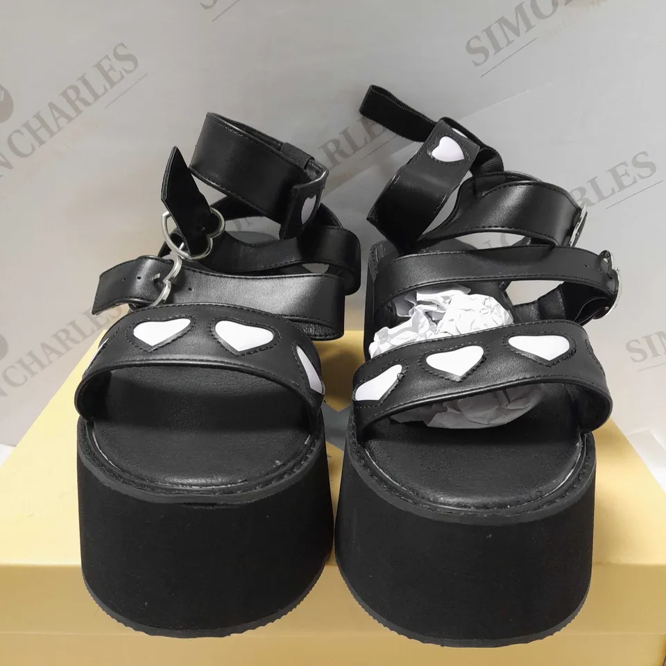 KOI LOVERGIRL FLATFORM HEART BLACK/PURPLE SANDALS - SIZE 8