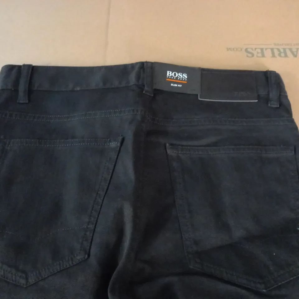 HUGO BOSS SLIM FIT BLACK DELAWARE JEANS - W30 L32