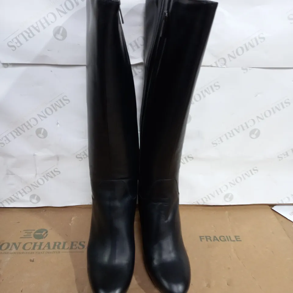 BELMORE BLACK LEATHER 2022 SIZE 7