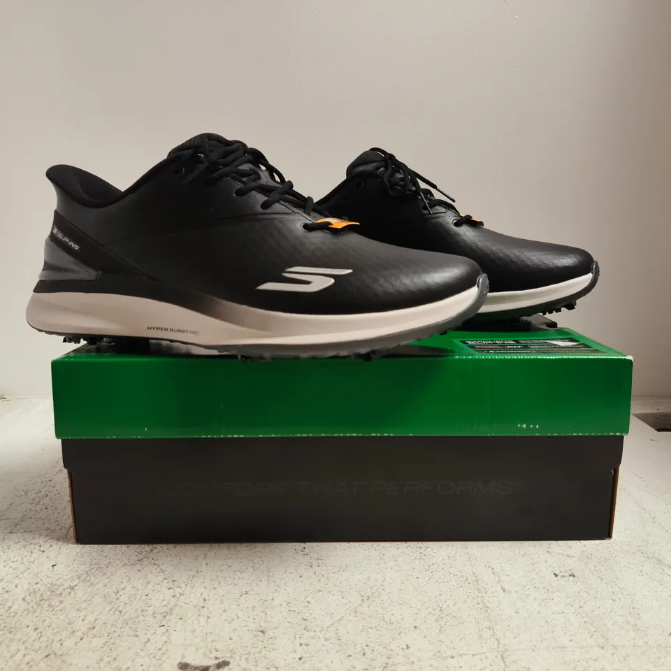 BOXED PAIR OF SKECHERS BLADE TOUR GOLF TRAINERS IN BLACK SIZE UK 10