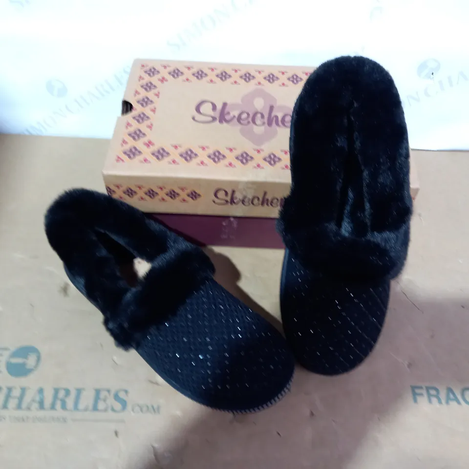BOXED PAIR OF SKECHERS - SIZE 3.5