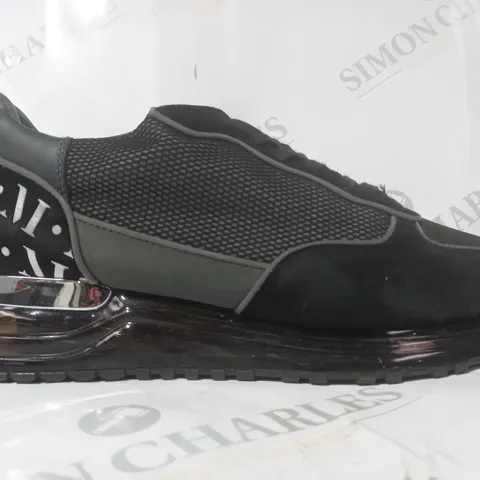 BOXED PAIR OF MALLET LONDON SHOES IN BLACK/GREY/METALLIC SILVER UK SIZE 8
