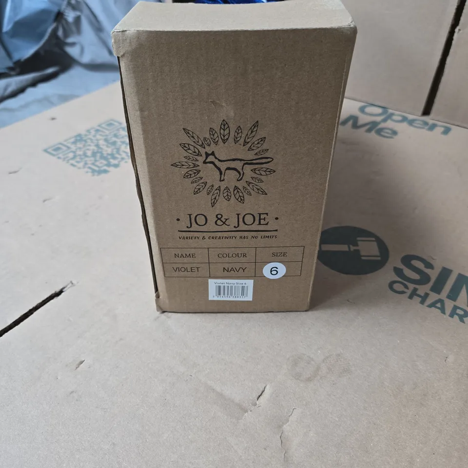 JO AND JOE SLIPPERS WITH BOW NAVY SIZE 6 BOXED