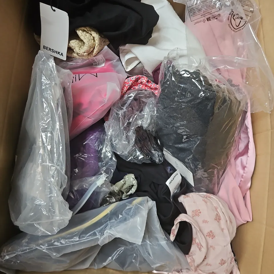BOX OF APPROXIMATELY 20 ASSORTED CLOTHING ITEMS TO INCLUDE TROUSERS, JACKET, DRESSES, ETC