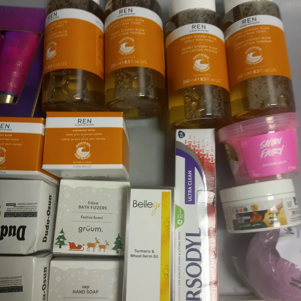 LOT OF APPROXIMATELY 30 ASSORTED HEALTH AND BEAUTY ITEMS TO INCLUDE DUDU-OSUN BLACK SOAP, REN AHA TONIC AND NAIL DECORATIONS