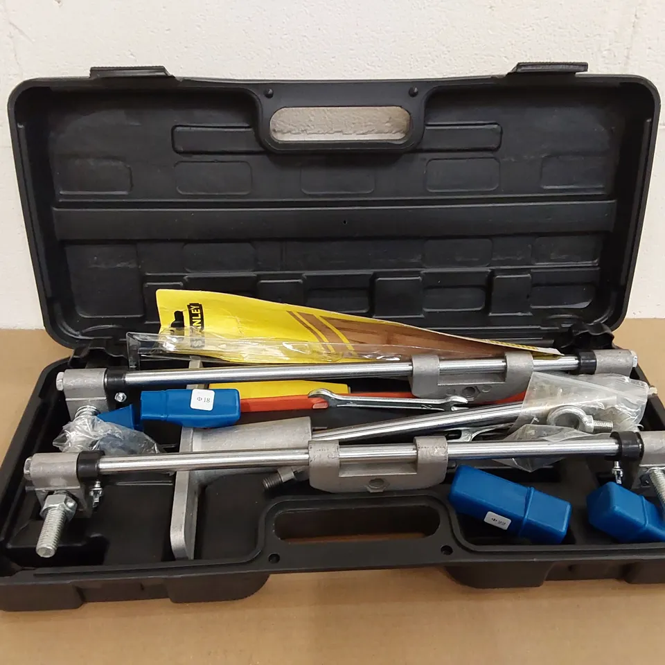 WOODEN DOOR OPENING TOOLKIT (1 ITEM)