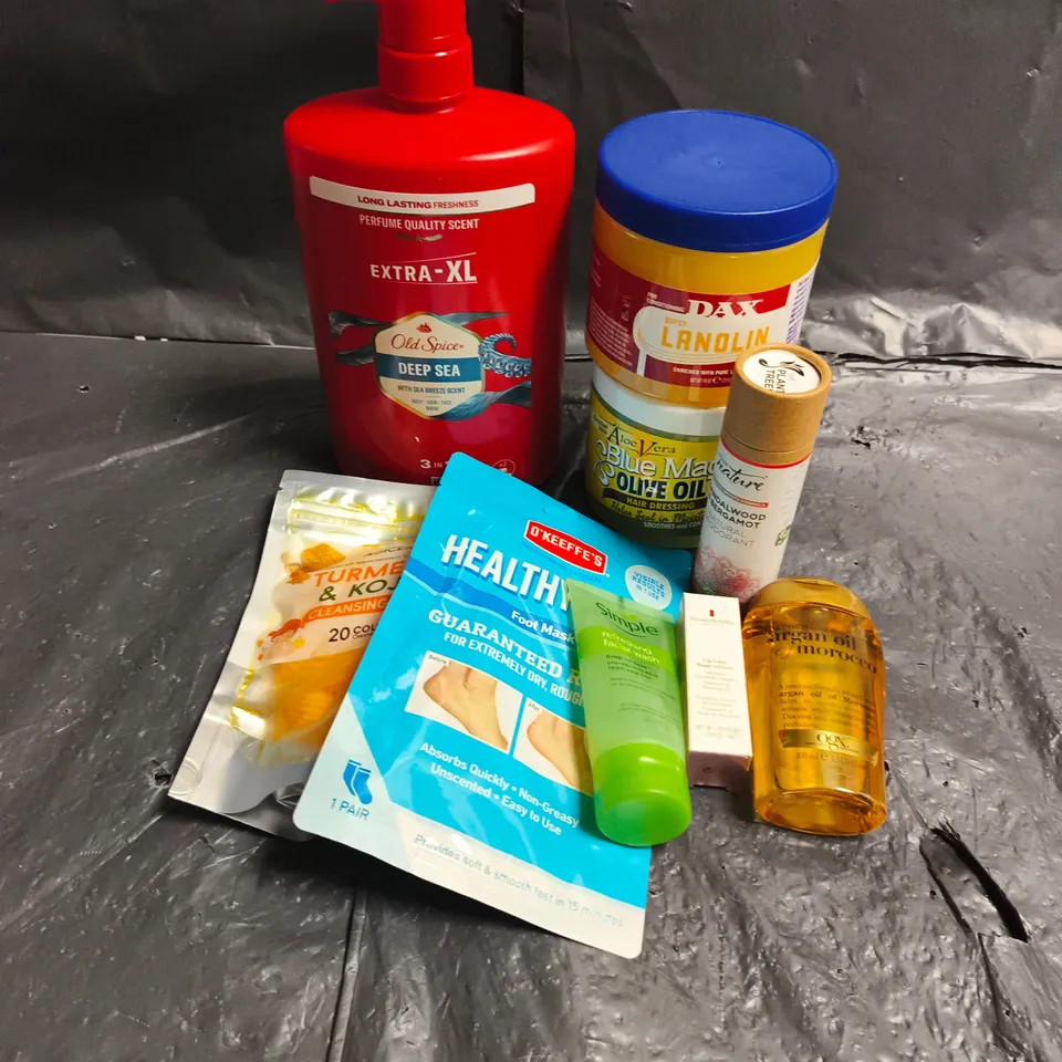 APPROXIMATEY 20 ASSORTED HEALTH AND BEAUTY PRODUCTS TO INCLUDE - SIMPLE REFRESHING FACIAL WASH - ELIZABETH ARDEN LIP COLOUR - DAX SUPER LANOLIN - ETC