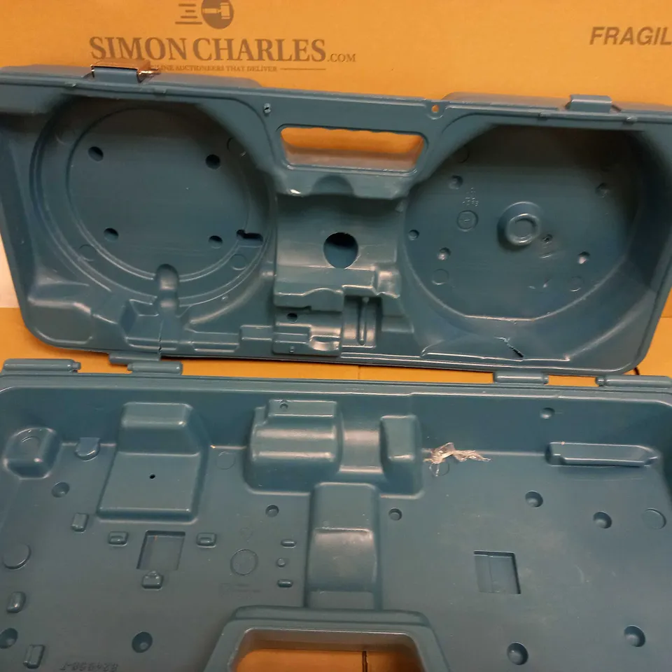 BOX OF 4 ITEMS TO INCLUDE MAKITA TOOL BOX, LARGE DRILL BIT AND TOILET LIGHT