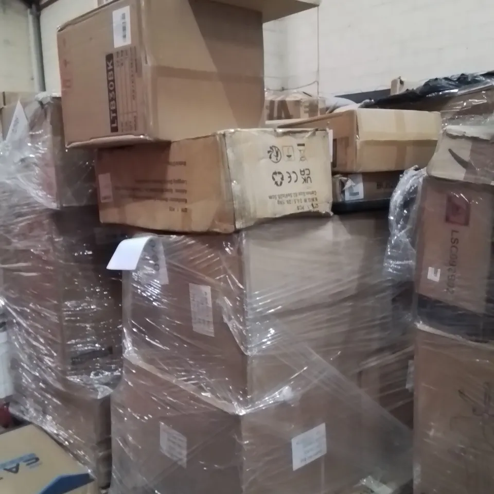 PALLET OF ASSORTED HOUSEHOLD GOODS AND PRODUCTS TO INCLUDE;LAUNDRY HAMPER,END TABLE,TRASH CAN