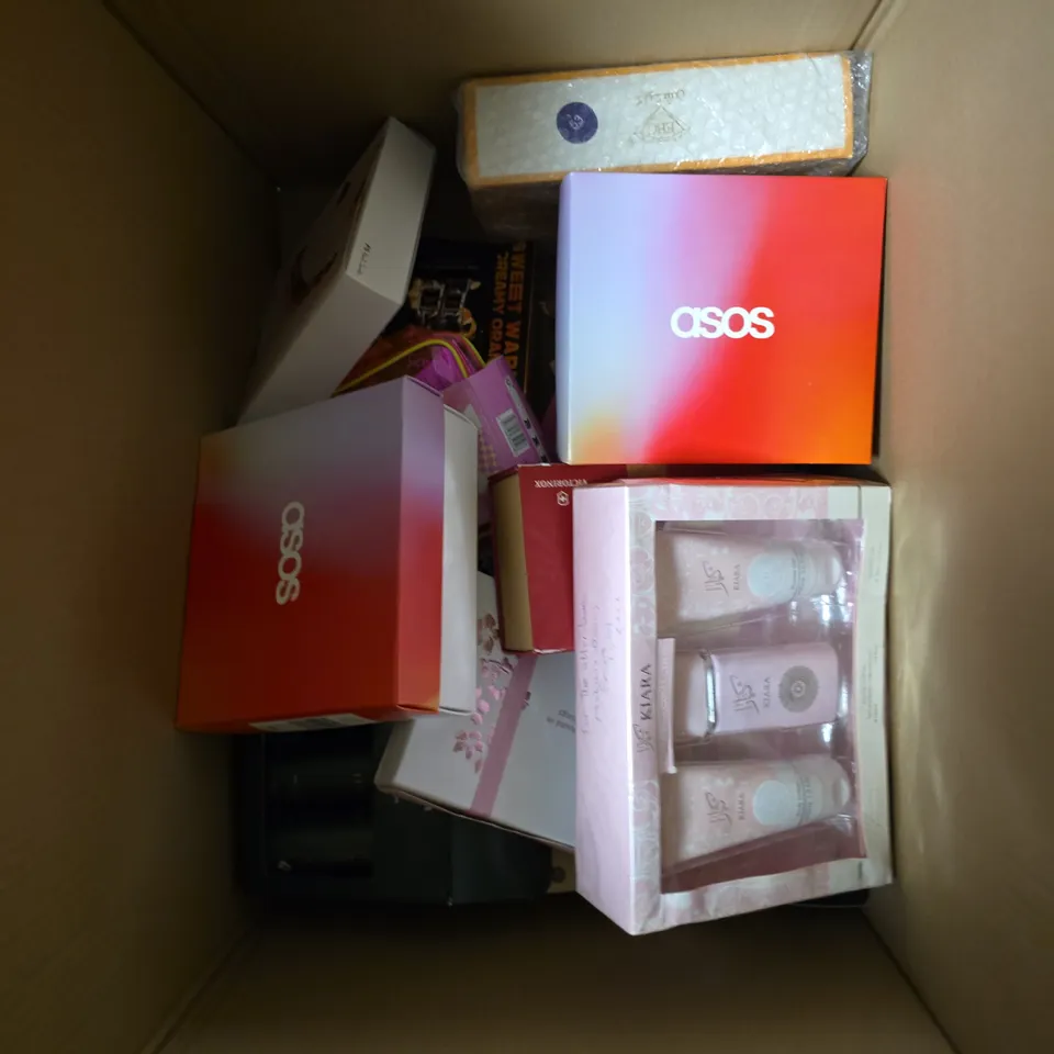 APPROXIMATELY 15 ASSORTED BEAUTY GIFT SETS TO INCLUDE SANCTUARY SPA, MAYLAWN, UMBRO ETC