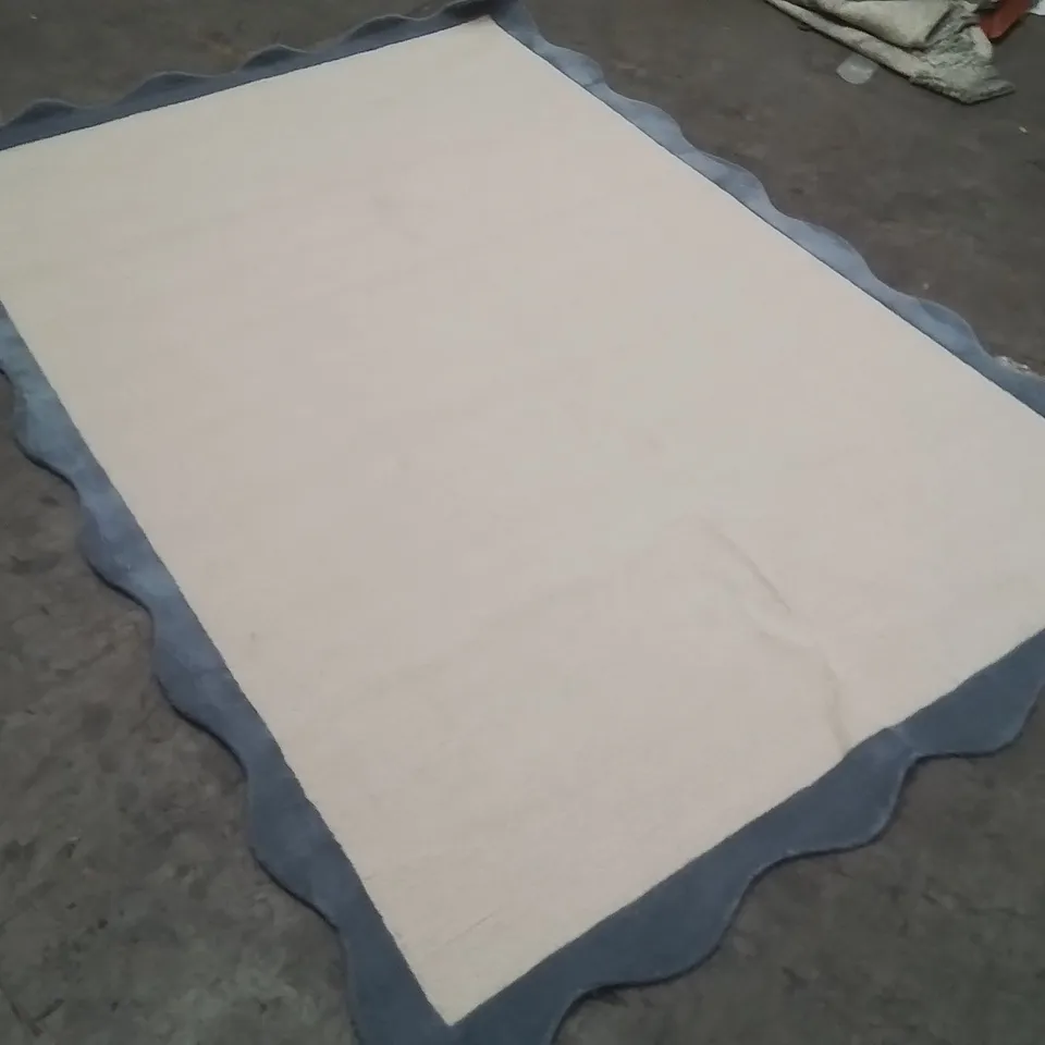 QUALITY DESIGNER AREA RUG - APPROXIMATELY 280X200CM