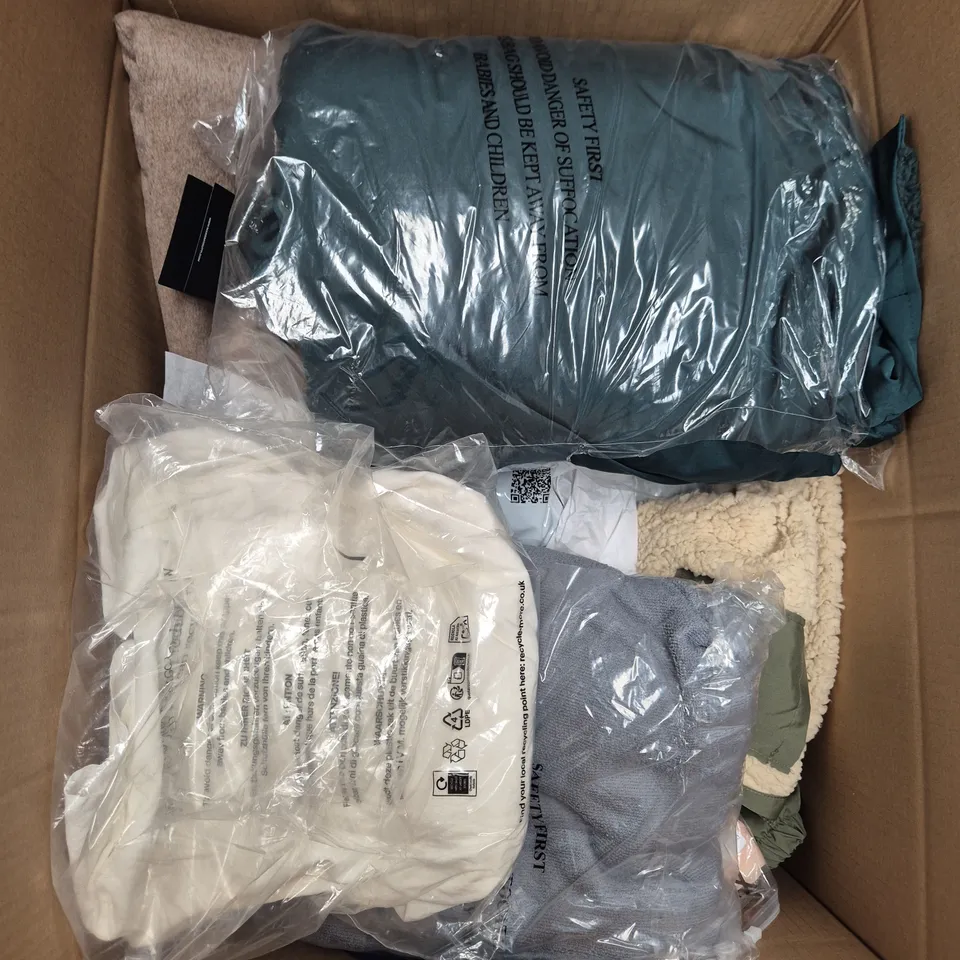 LARGE BOX OF APPROXIMATELY 25 ASSORTED CLOTHING ITEMS IN VARIOUS COLOURS, STYLES AND SIZES - COLLECTION ONLY