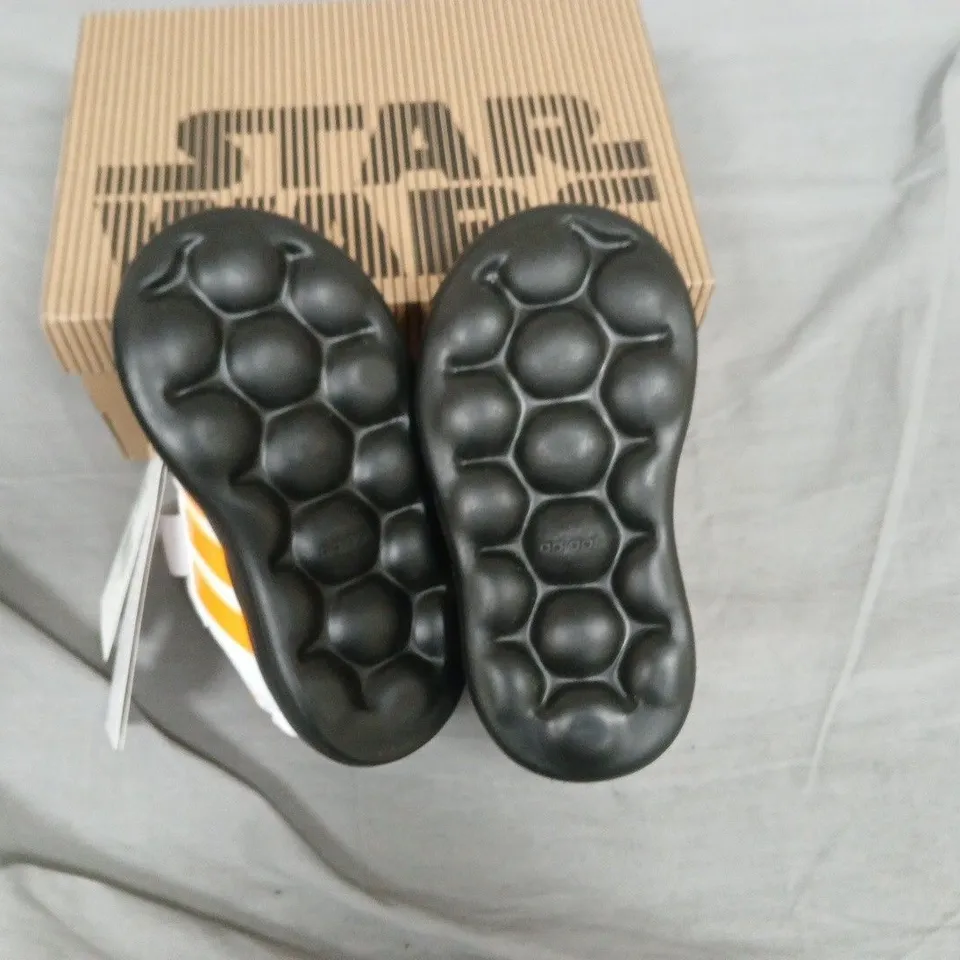 BOXED ADIDAS DROIDS GRAND COURT CF I KIDS' SHOES - STAR WARS EDITION IN WHITE/ORANGE - UK 8.5K 