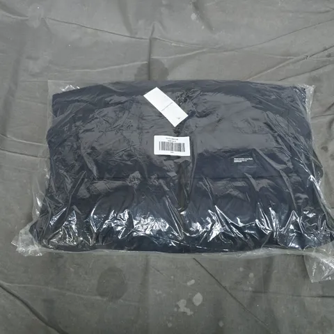 BAGGED ABERCROMBIE & FITCH LIGHTWEIGHT HOODED PUFFER JACKET IN NAVY - SMALL