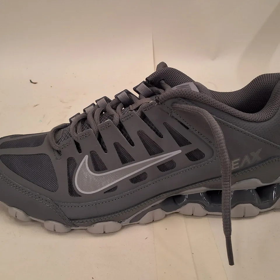 BOXED NIKE MEN'S REAX 8 TR WORKOUT SHOES – UK 7.5