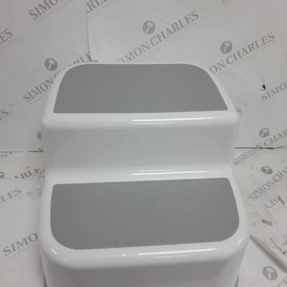 PLASTIC STEPS/ SEAT