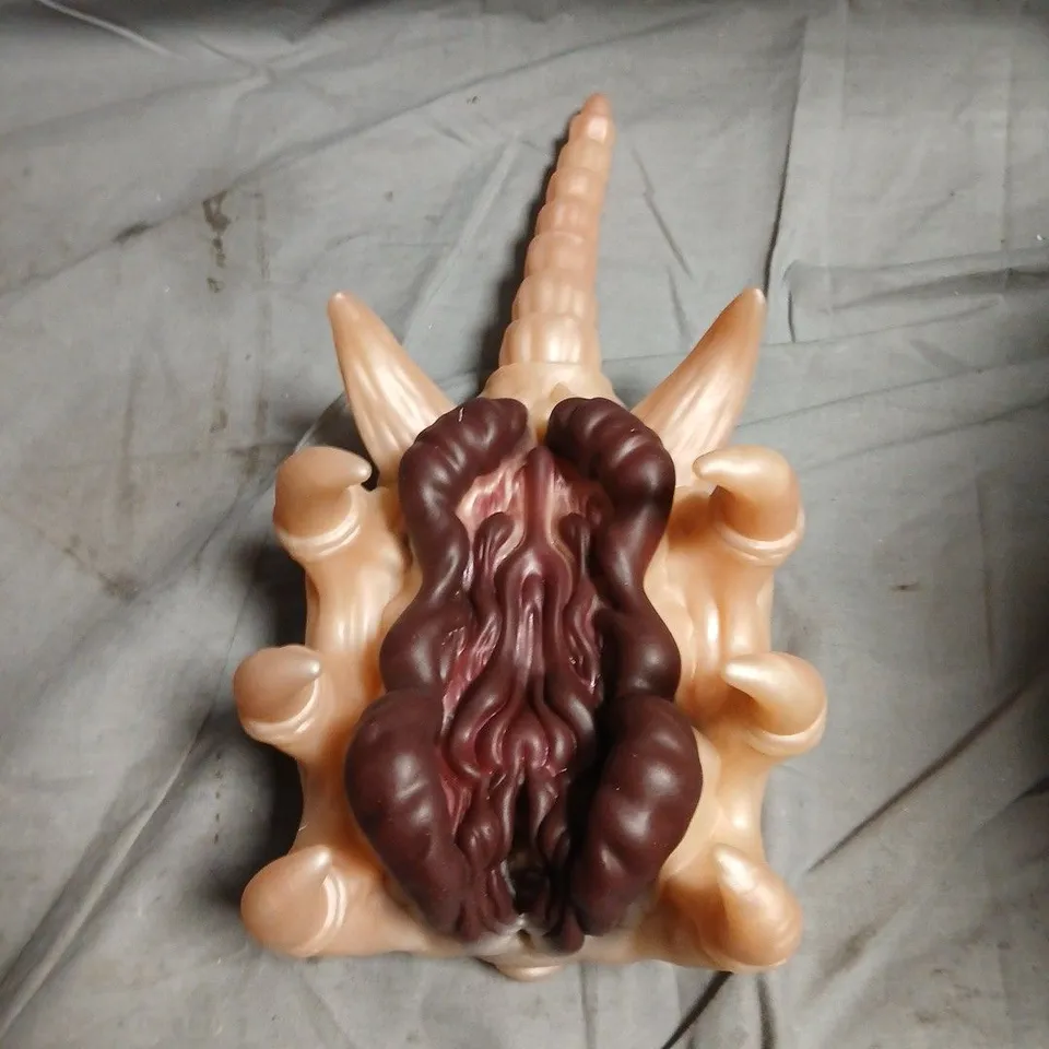 ALIEN MALE MASTURBATOR 