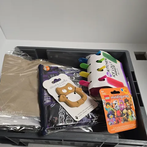 TOTE OF APPROXIMATELY 15 ASSORTED ITEMS INCLUDING LEGO MINIFIGURES SERIES 29, MY KITCHEN ICE LOLLY MAKER AND CLOUD & CUCKOO NATURAL SOFT RUBBER TEETHER