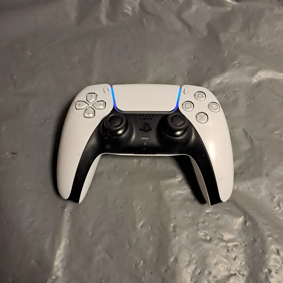 SONY PLAYSTATION 5 CONTROLLER IN WHITE CFI-ZCT1W