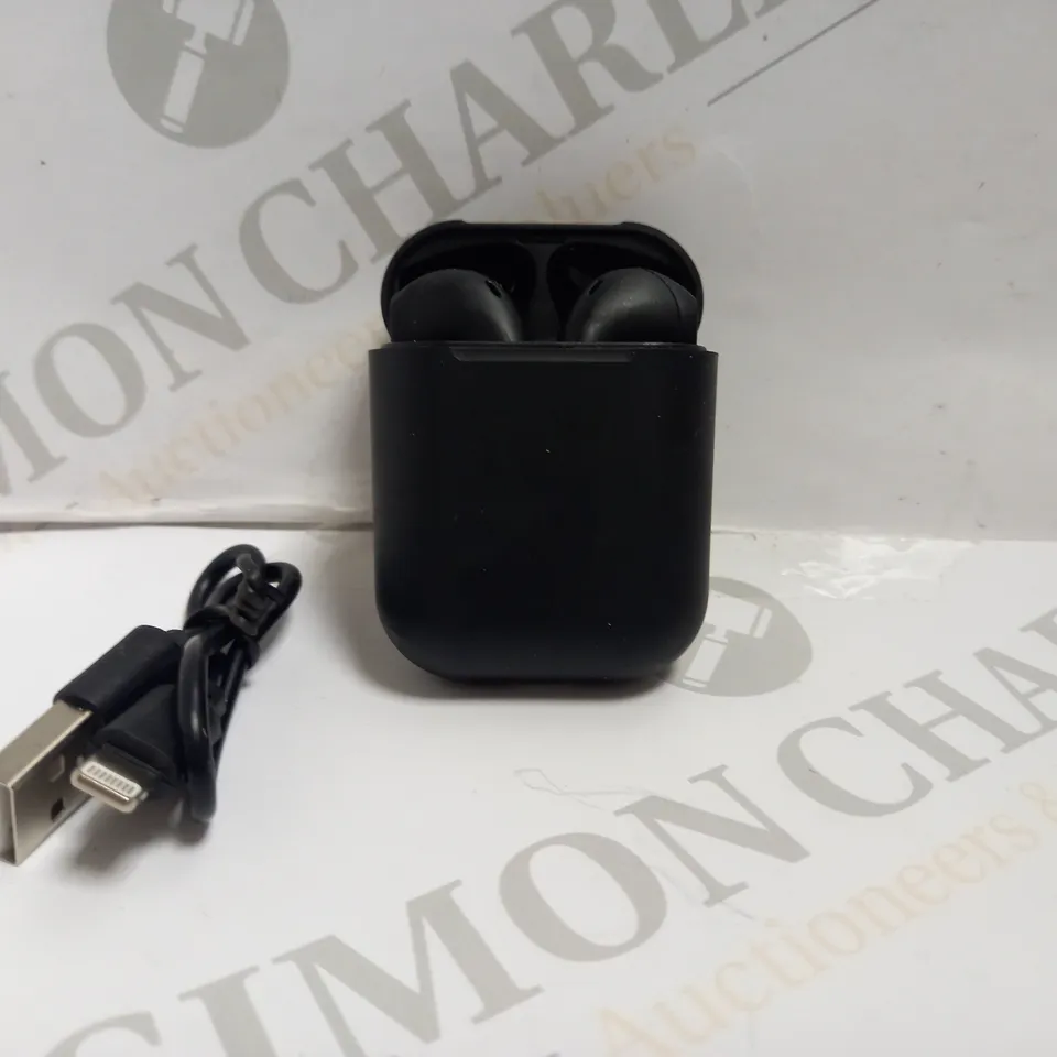 BOXED WIRELESS EARPHONES WITH CHARGING CASE