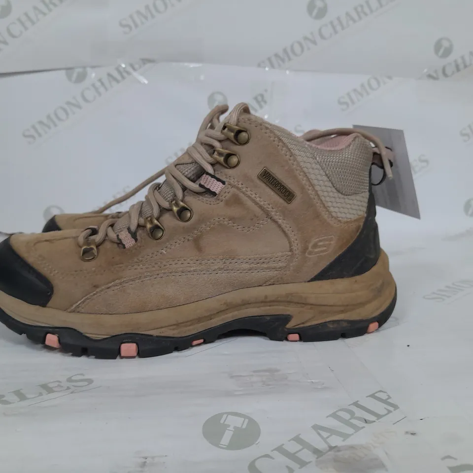 SKECHERS ALPINE WATERPROOF BOOT IN NATURAL SIZE 4.5