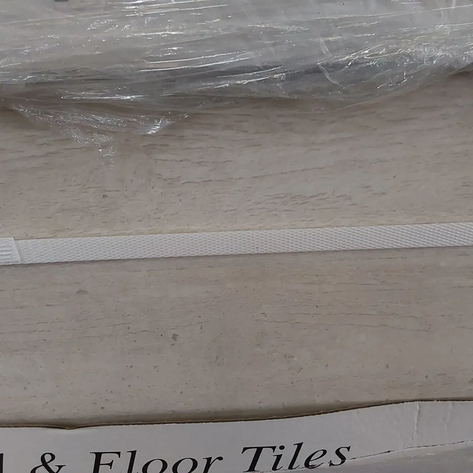 PALLET CONTAINING 40 CARTONS OF JOHNSONS SHERWOOD HAZE TILES - 5 PER PACK / 597X297X10MM