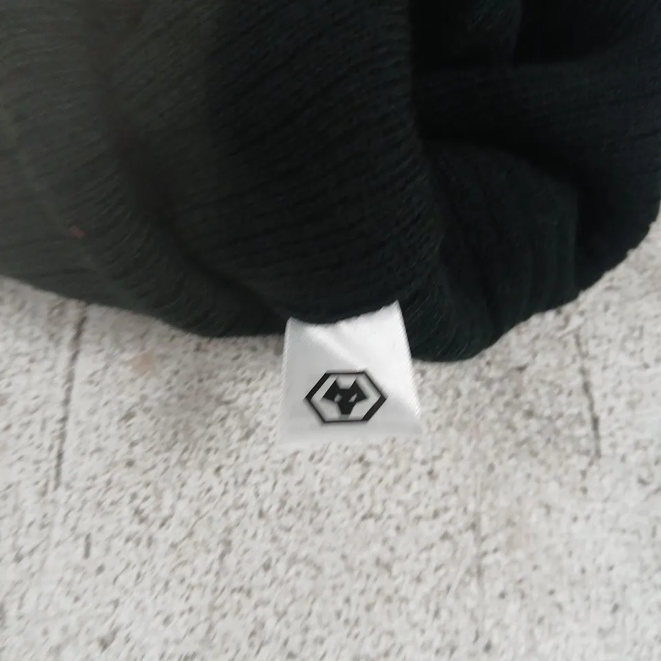 WOLVERHAMPTON WANDERERS BLACK KNIT BEANIE WITH ORANGE LOGO PATCH