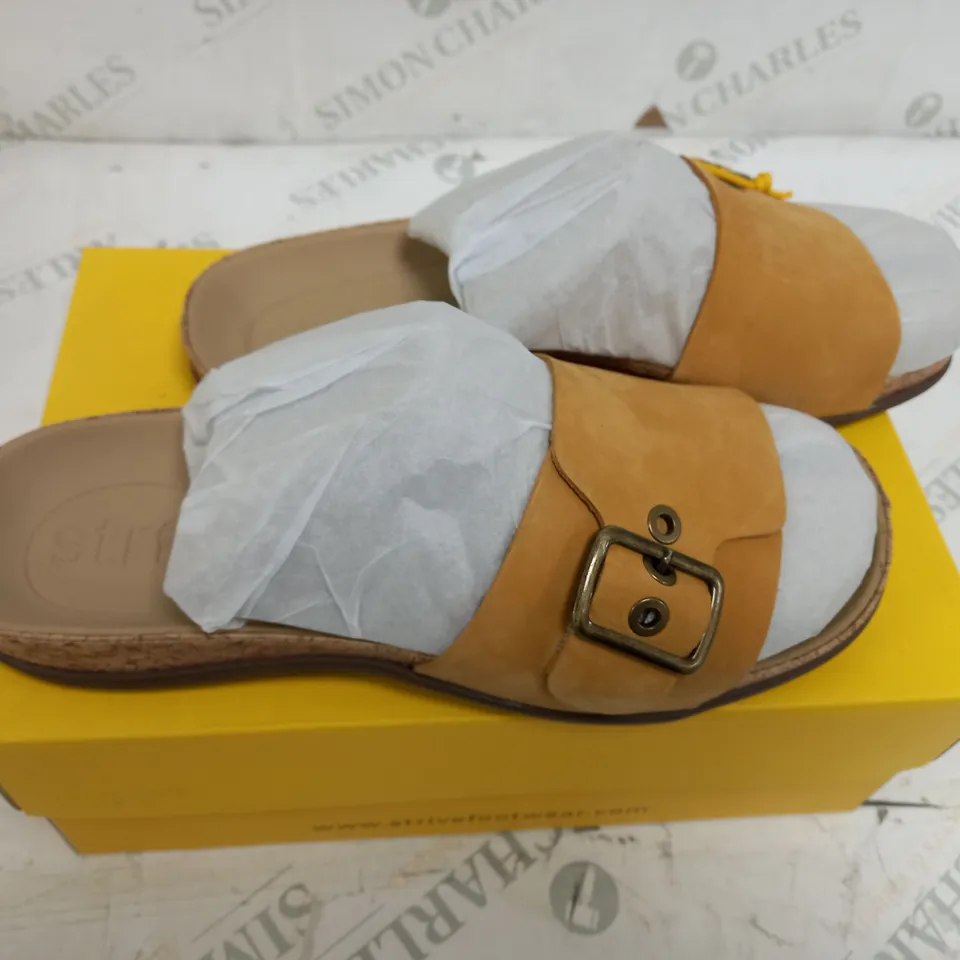 BOXED STRIVE PAROS IN SUNFLOWER SIZE 6 