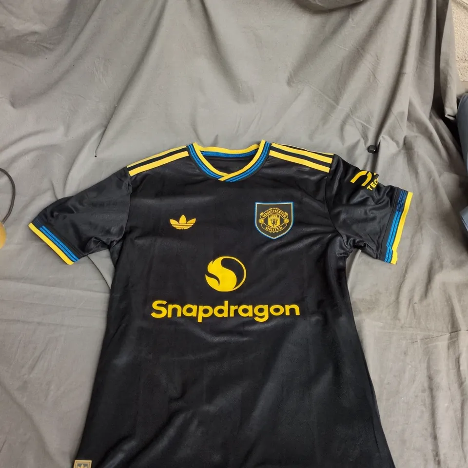 ADIDAS MANCHESTER UNITED FOOTBALL SHIRT – BLACK WITH YELLOW/BLUE TRIM (SNAPDRAGON SPONSOR) XL