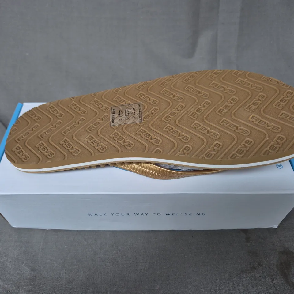 BOXED REVS LIGHTS CLASSIC GOLD FLIP FLOPS - UK 7 