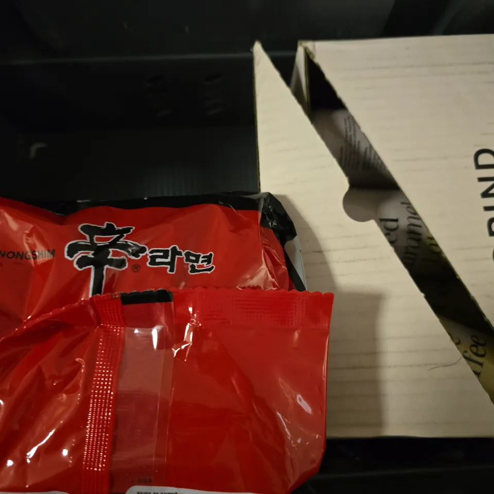 APPROXIMATELY 3 ASSORTED FOOD & DRINK ITEMS TO INCLUDE - GRIND ICED CARAMEL LATTEE COFFEE , NONGSHIM SHIN RAMYUN NOODLE 
