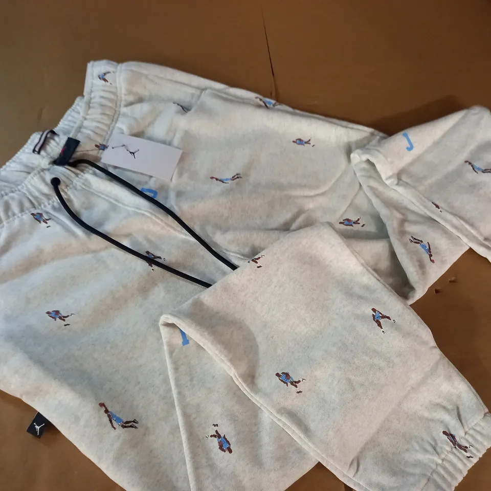 JORDAN STANDARD FIT BASKETBALL THEMED JOGGERS IN CREAM - M