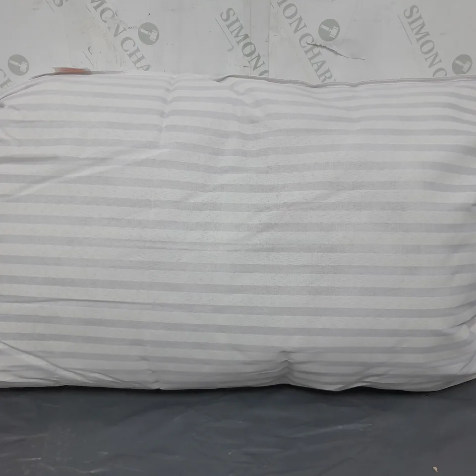 4 STRIPED PILLOWS IN WHITE