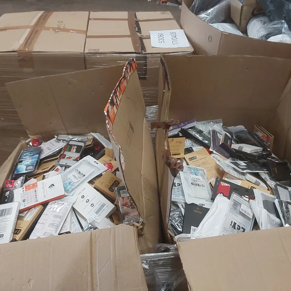 PALLET CONTAINING A VERY LARGE QUANTITY OF ASSORTED PHONE CASES 