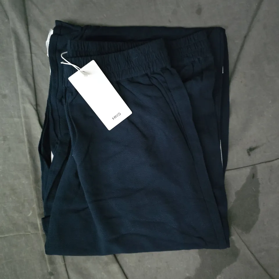 MANGO 312 WOMAN PANTS IN NAVY SIZE MEDIUM