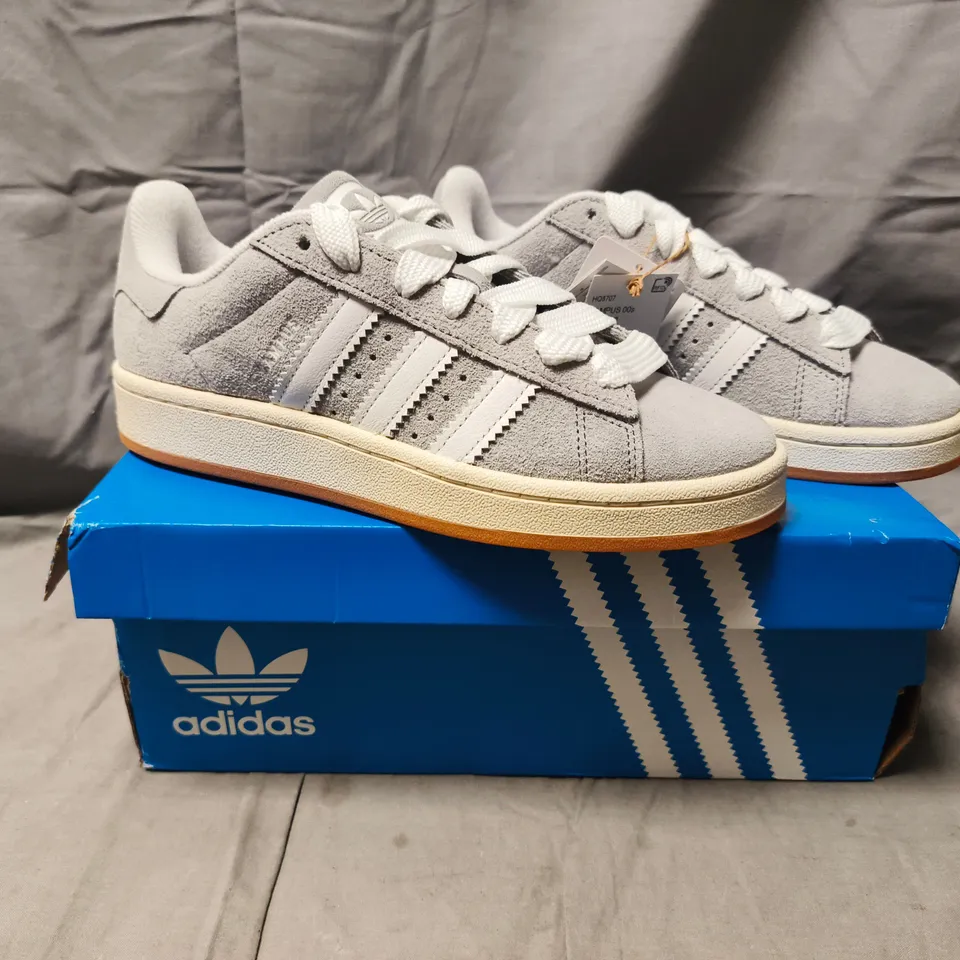 BOXED PAIR OF ADIDAS CAMPUS 00S SHOES IN GREY/WHITE SIZE UK 5.5
