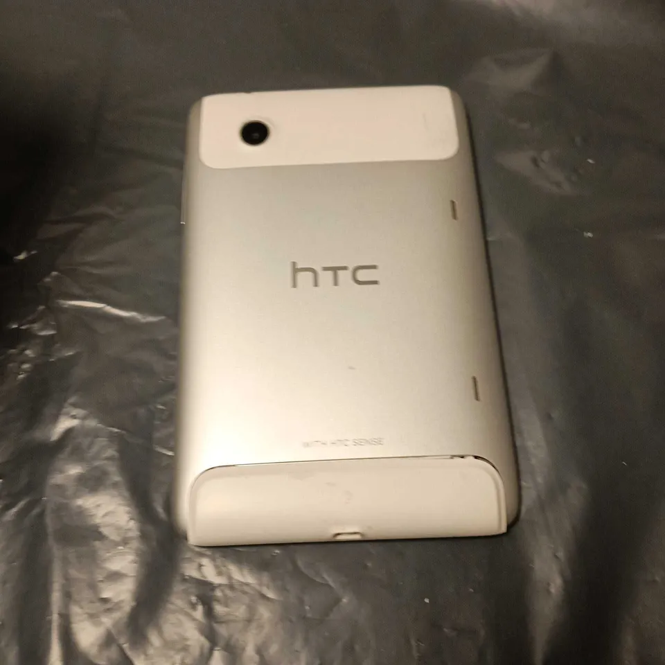 HTC TABLET  – SILVER BACK WITH WHITE CAMERA MODULE 