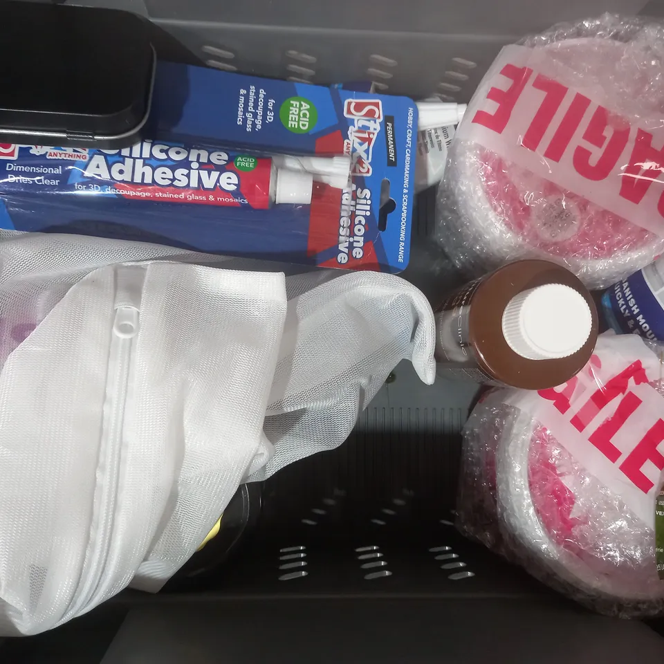 APPROXIMATELY 10 ASSORTED HOUSEHOLD ITEMS TO INCLUDE GOO & ADHESIVE REMOVER, ODIE'S WAX, RAIDEX TATTOOING PASTE, ETC