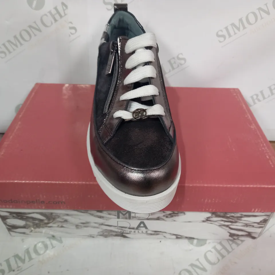 BOXED PAIR OF MODA IN PELLE ALEXY WEDGE TRAINERS IN METALLIC PEWTER COLOUR EU SIZE 36