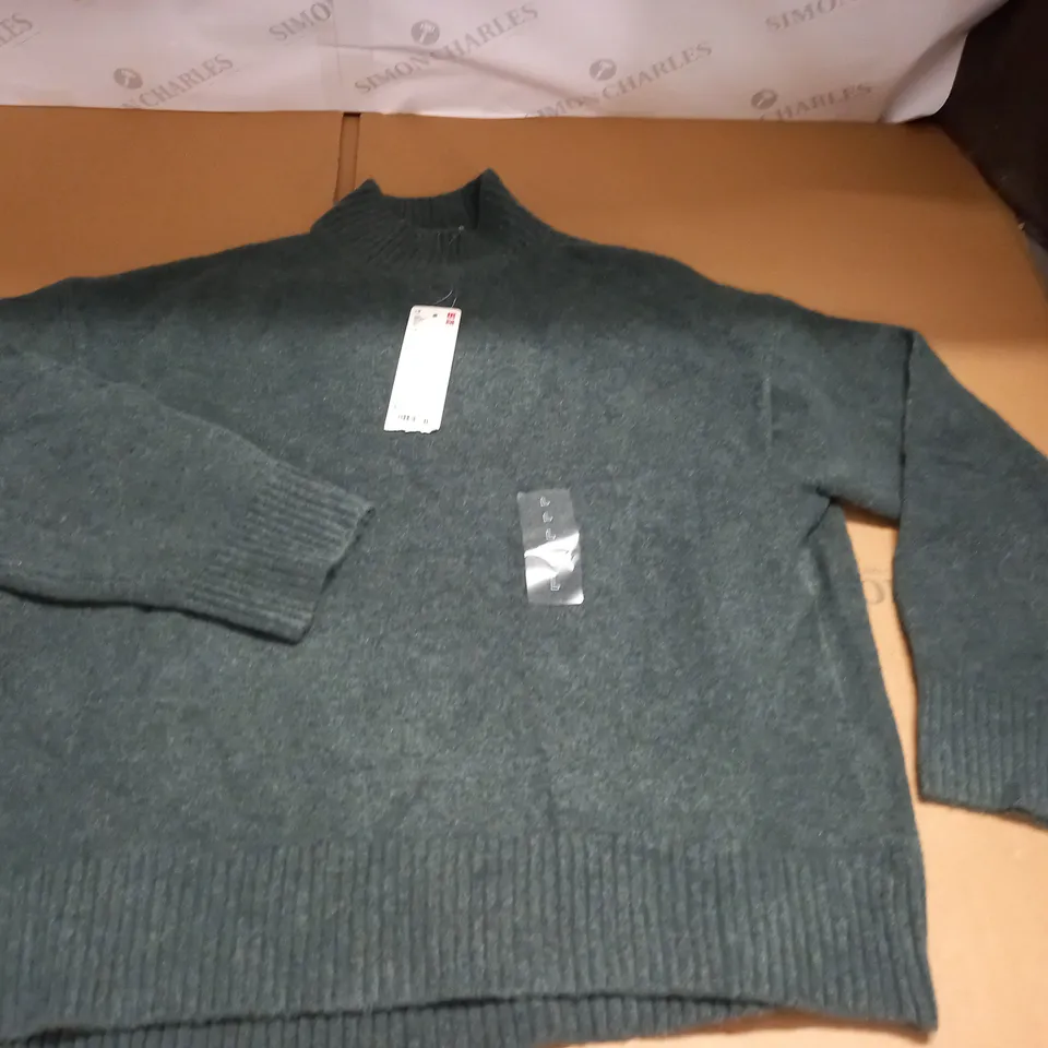 UNI QLO WOMENS MOCK NECK SWEATER - L