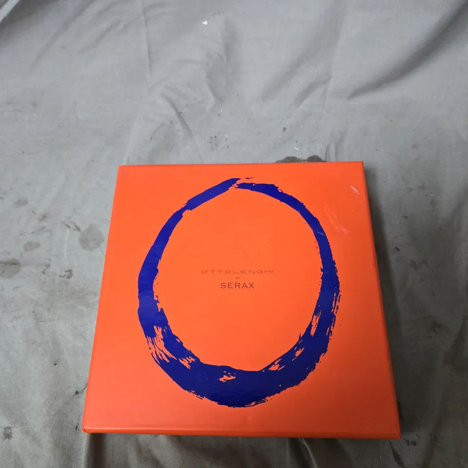 OTTOLENGHI FOR SERAX PLATE SET OF 2 – SUNNY YELLOW WITH SWIRL-STRIPE RED, 19 CM