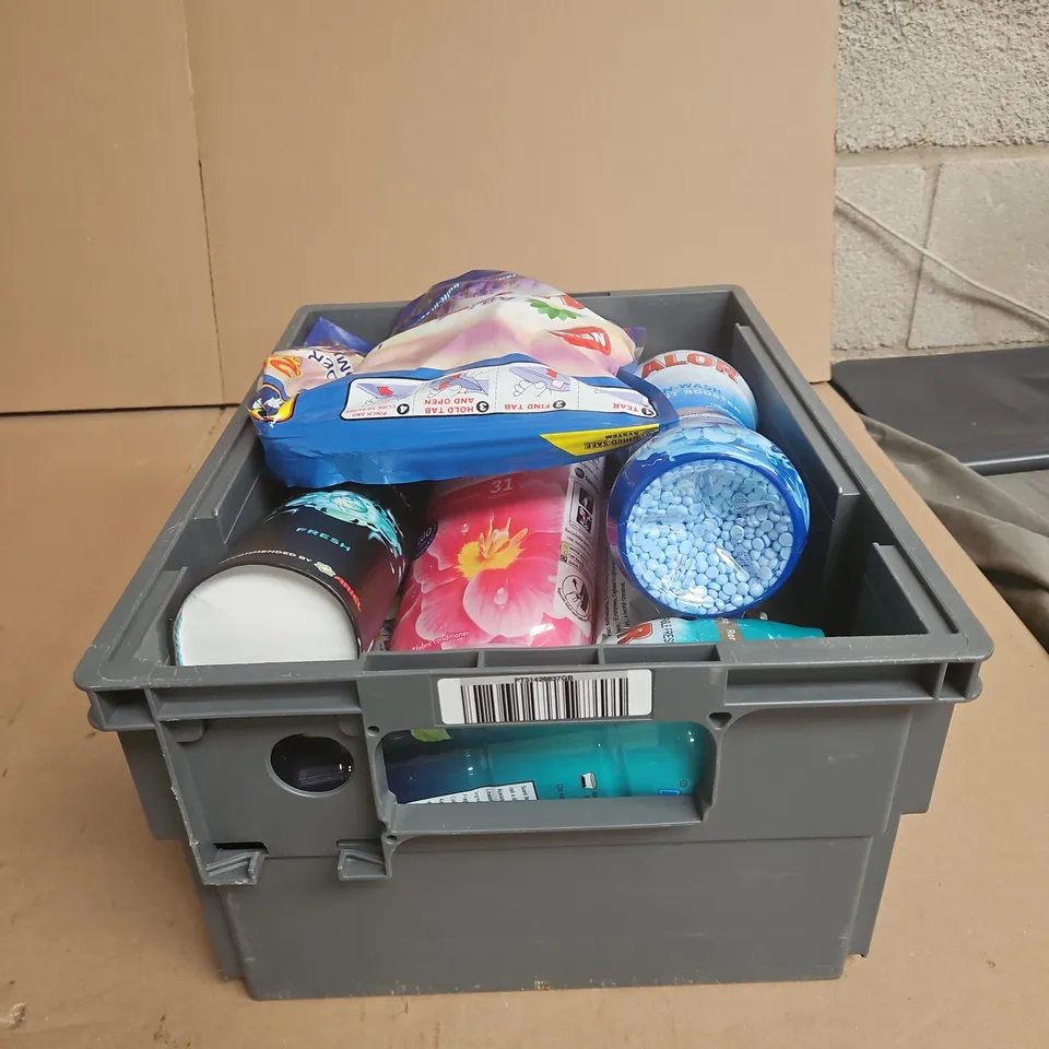 TOTE OF APPROXIMATELY 9 ASSORTED ITEMS TO INCLUDE COMFORT, LENOR, ALOR ETC