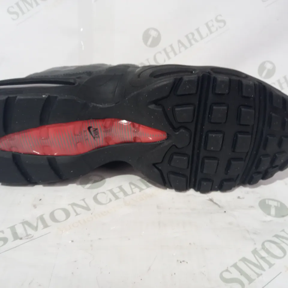 BOXED PAIR OF NIKE AIR MAX SHOES IN GREY/BLACK UK SIZE 11